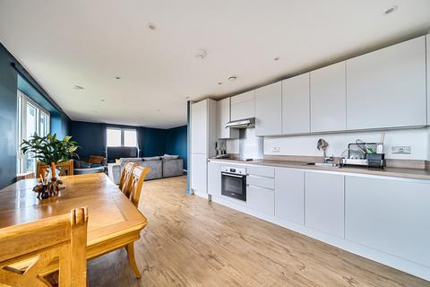 2 bedroom apartment for sale, Palmer Court, 5 Pitcher Lane, Ashford, TW15