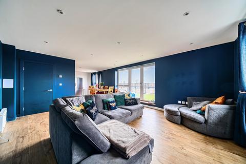 2 bedroom apartment for sale, Palmer Court, 5 Pitcher Lane, Ashford, TW15