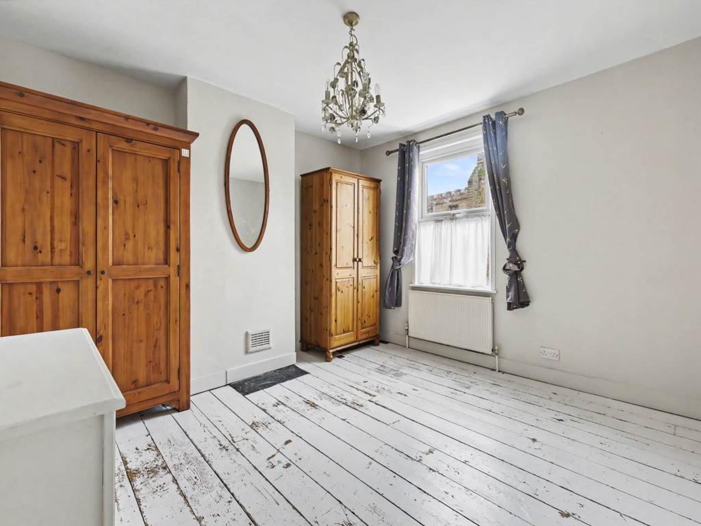 Bedroom 1 (2)