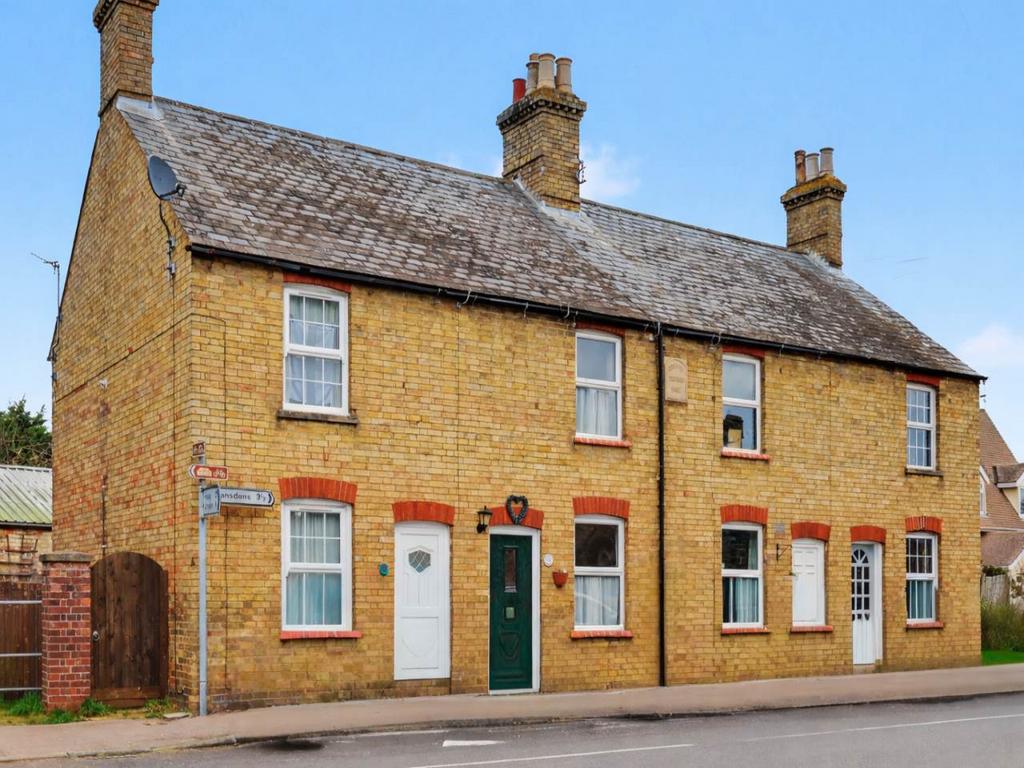 2 bedroom house for sale