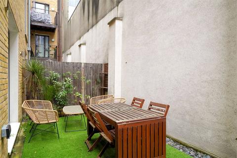 1 bedroom apartment for sale, Compton House, Sussex Way, London, N7
