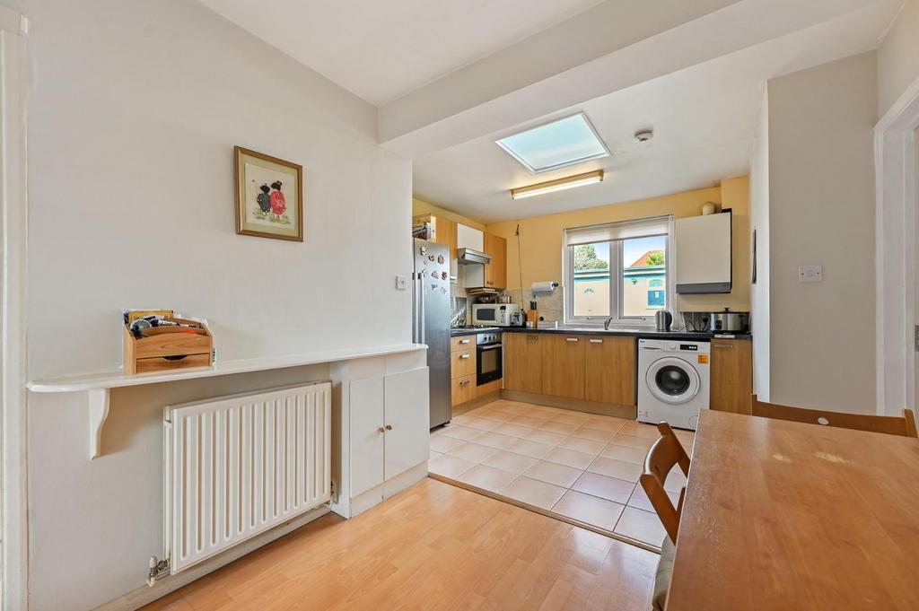 REA - 96 Noel Road - Kitchen3 (1).jpg