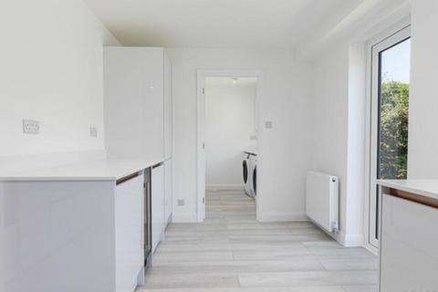 undefined, 8 Kinnibrugh Drive, Dormansland, Lingfield, Surrey, RH7 6QF