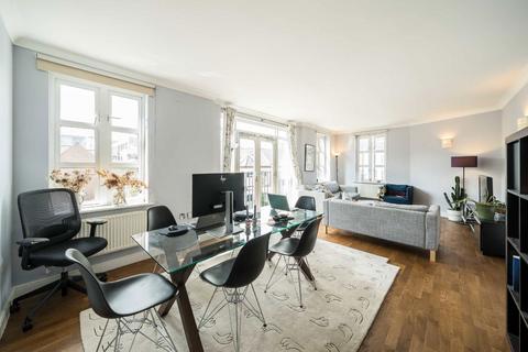 3 bedroom flat to rent, Orlando Road, London SW4