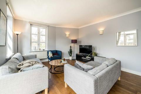 3 bedroom flat to rent, Orlando Road, London SW4