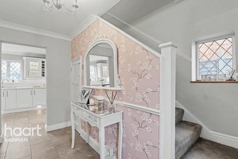 3 bedroom semi-detached house for sale, New Zealand Way, Rainham