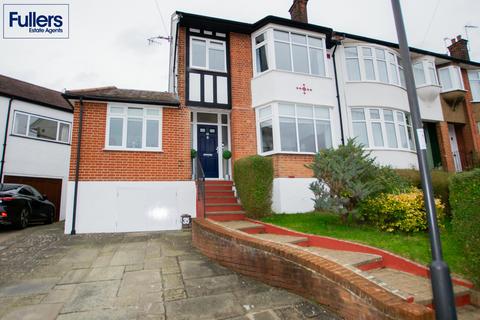 Slades Gardens, Enfield EN2