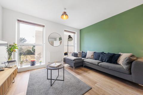 2 bedroom flat for sale, Old Devonshire Road, London SW12