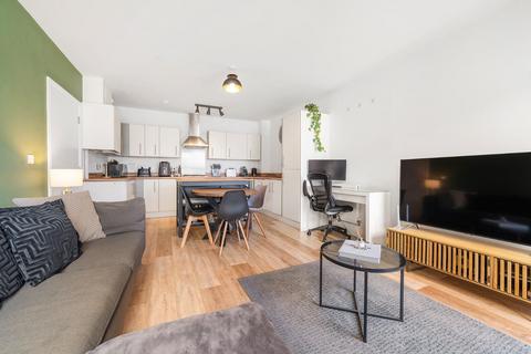 2 bedroom flat for sale, Old Devonshire Road, London SW12