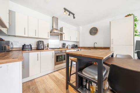 2 bedroom flat for sale, Old Devonshire Road, London SW12