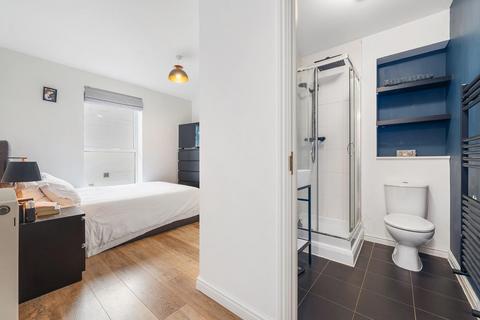 2 bedroom flat for sale, Old Devonshire Road, London SW12