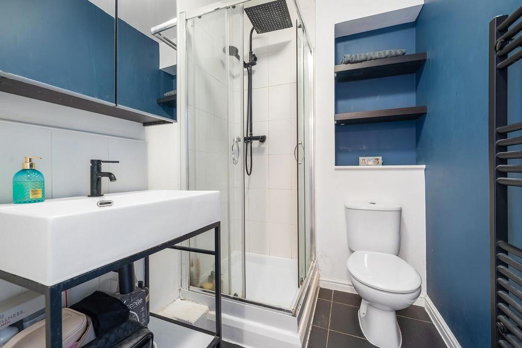 Ensuite.JPG