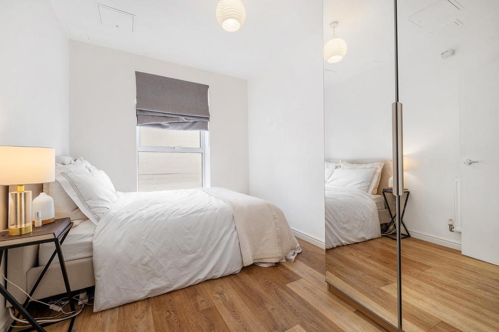Bedroom 2.JPG