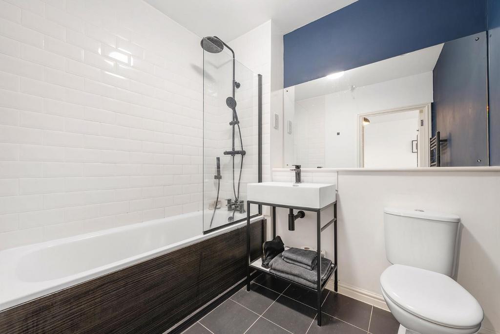 Bathroom.JPG