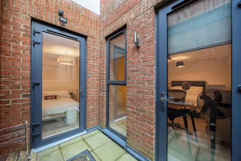 2 bedroom flat for sale, Worple Road, London SW19