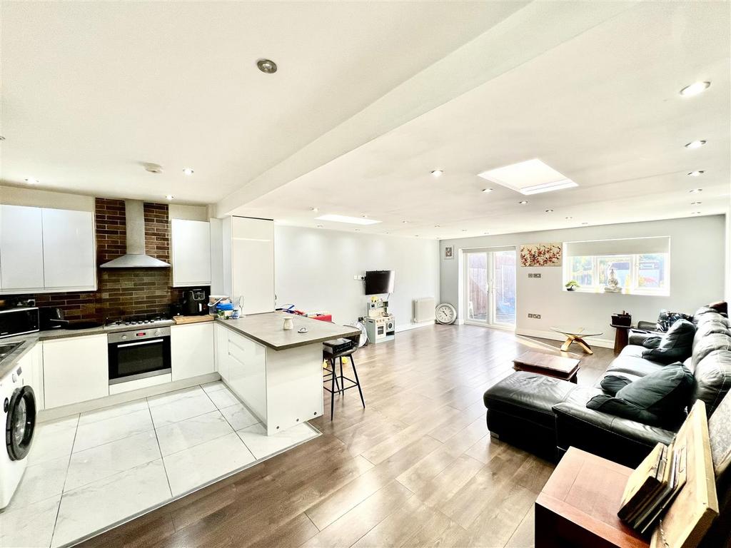 Kitchen/ Living Room