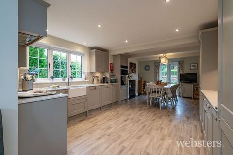 4 bedroom detached house for sale, Middle Road, Norwich NR13