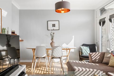 3 bedroom flat for sale, Gressenhall Road, London