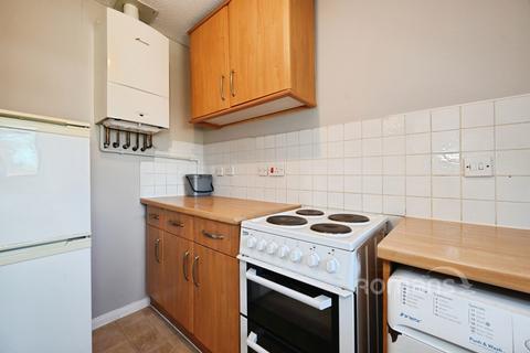 1 bedroom house to rent, Windsor Court, Rectory Close, Bracknell, RG12