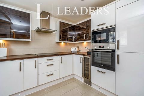 3 bedroom semi-detached house to rent, Caer Peris View, PO16