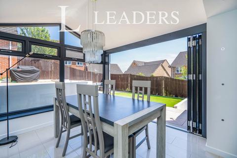 3 bedroom semi-detached house to rent, Caer Peris View, PO16