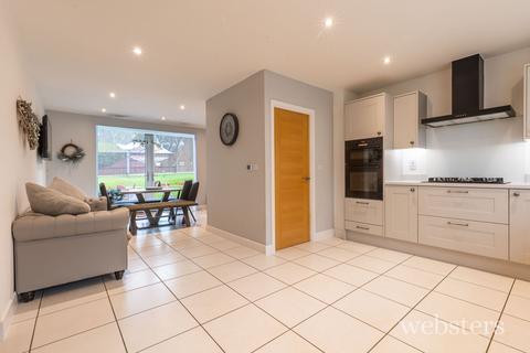 4 bedroom detached house for sale, Sidney Bunn Way, Norwich NR8