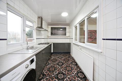 3 bedroom terraced house for sale, Kent Road, Luton