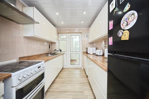 3 bedroom end of terrace house for sale, Erin Close, Luton