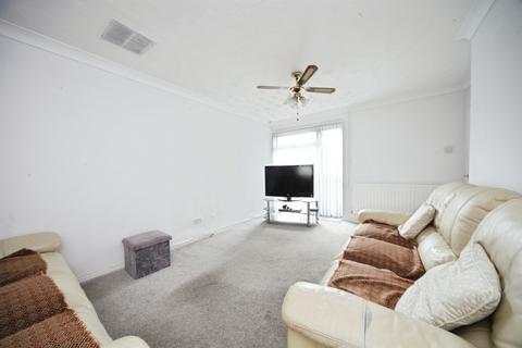 3 bedroom end of terrace house for sale, Erin Close, Luton