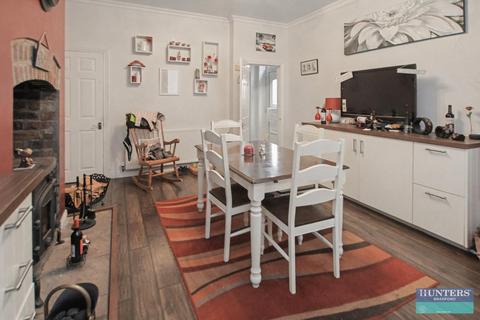 3 bedroom semi-detached house for sale, Sunny Bank Avenue Bradford, BD5 8NA