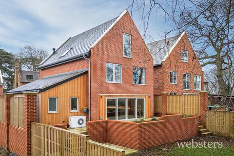 4 bedroom detached house for sale, The Lodge Drive, Norwich NR8