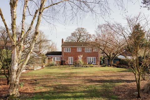 4 bedroom detached house for sale, Spacious Detached Home in Thompson