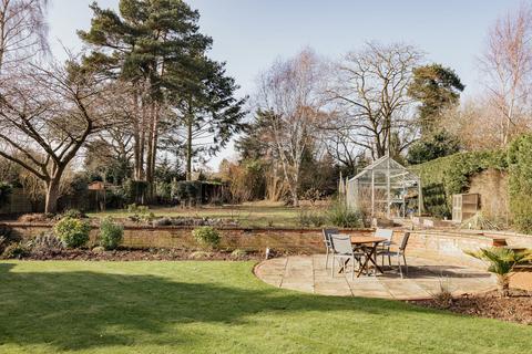4 bedroom detached house for sale, Spacious Detached Home in Thompson