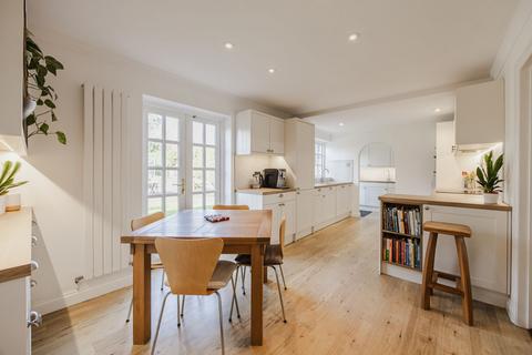 4 bedroom detached house for sale, Spacious Detached Home in Thompson