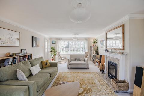 4 bedroom detached house for sale, Spacious Detached Home in Thompson