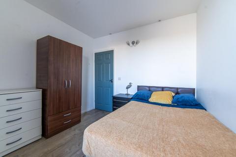 4 bedroom flat share to rent, Portree Street, London E14