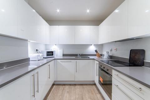 4 bedroom flat share to rent, Portree Street, London E14