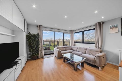 3 bedroom apartment to rent, Ocean Wharf, Westferry Road E14