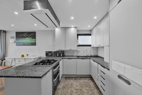 3 bedroom apartment to rent, Ocean Wharf, Westferry Road E14