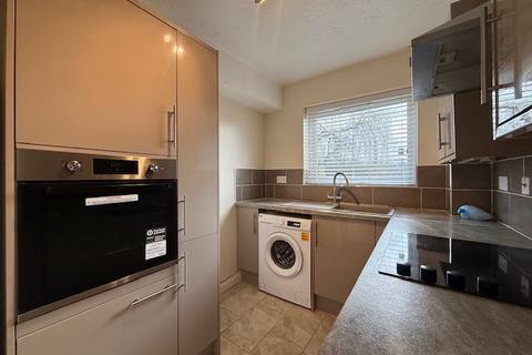 2 bedroom apartment to rent, Clyfton Close, BROXBOURNE