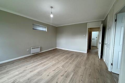 2 bedroom apartment to rent, Clyfton Close, BROXBOURNE