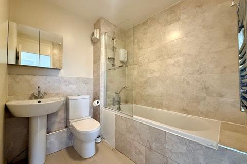 2 bedroom apartment to rent, Clyfton Close, BROXBOURNE