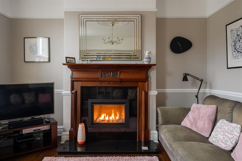 Drawing room / bedroom
