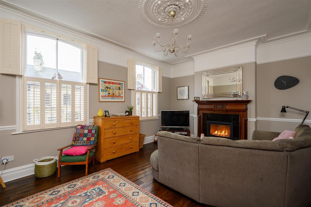 Drawing room / bedroom