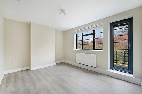 4 bedroom apartment to rent, Aldwyn House, Vauxhall London SW8