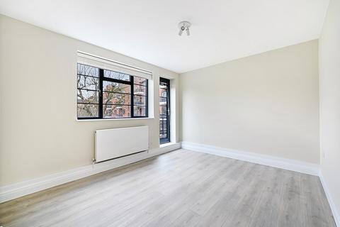 4 bedroom apartment to rent, Aldwyn House, Vauxhall London SW8