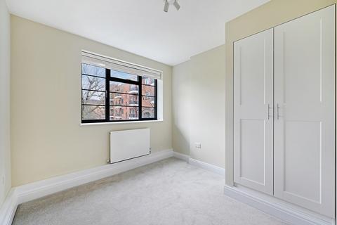 4 bedroom apartment to rent, Aldwyn House, Vauxhall London SW8