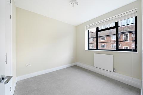 4 bedroom apartment to rent, Aldwyn House, Vauxhall London SW8