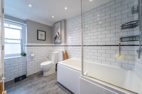 2 bedroom flat to rent, Victoria Rise London SW4