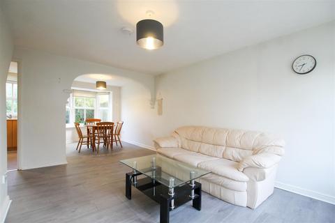 3 bedroom terraced house to rent, Carrick Close, Cambridge CB1
